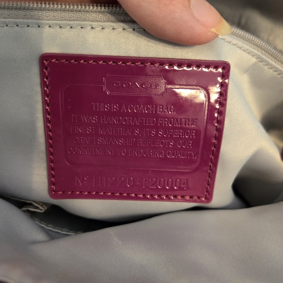 This Coach Poppy handbag in a rare raspberry purple is in like new condition! - Picture 6 of 7